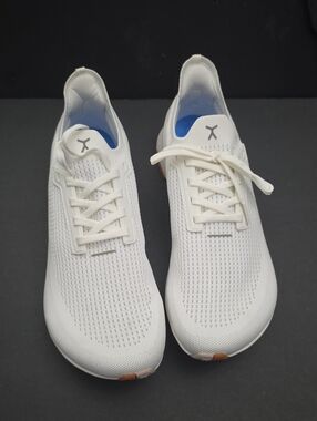 Flux Men's White Knit Athletic Sneakers with Blue Lining
